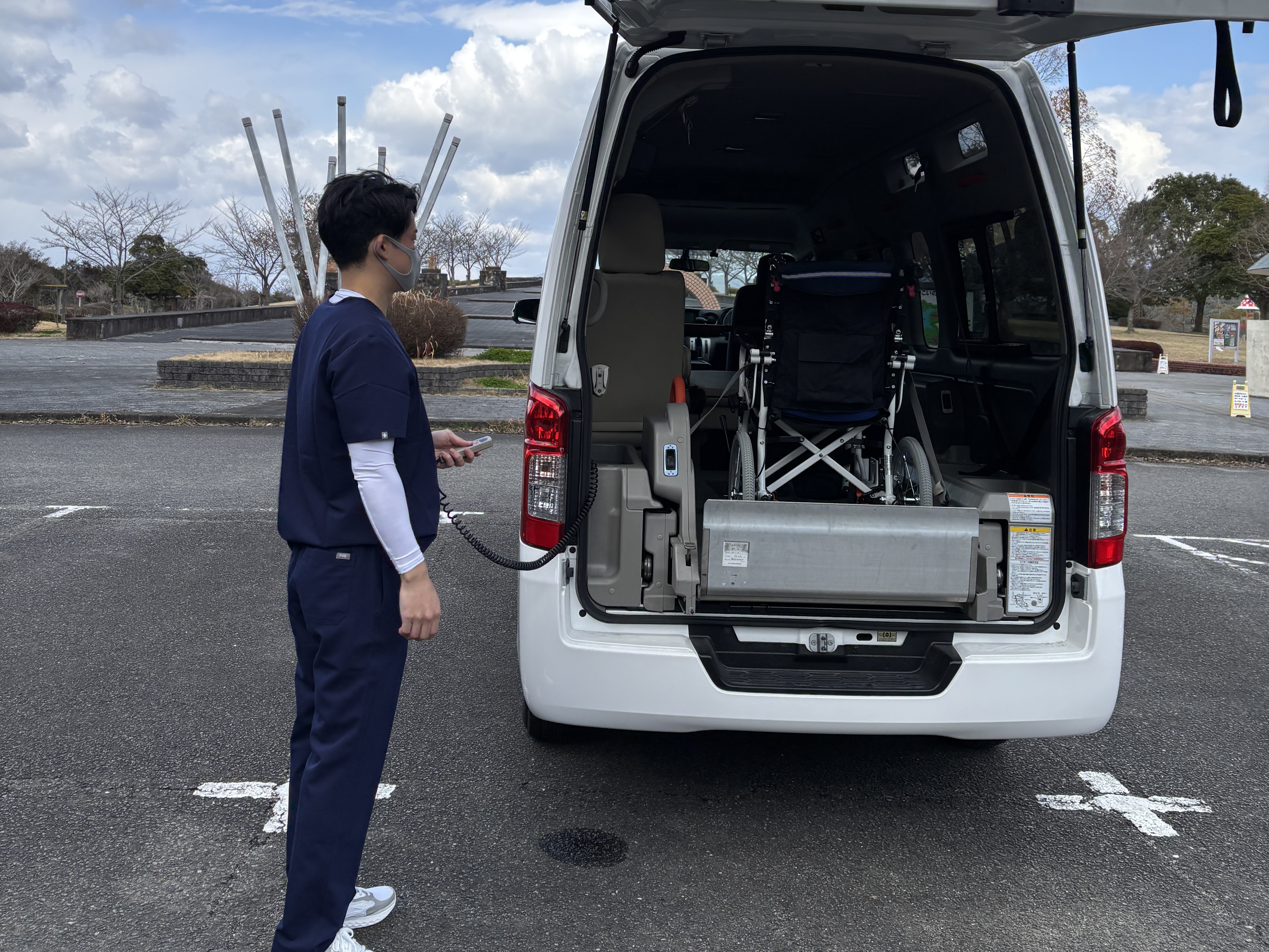 リフト付き介護タクシー車両